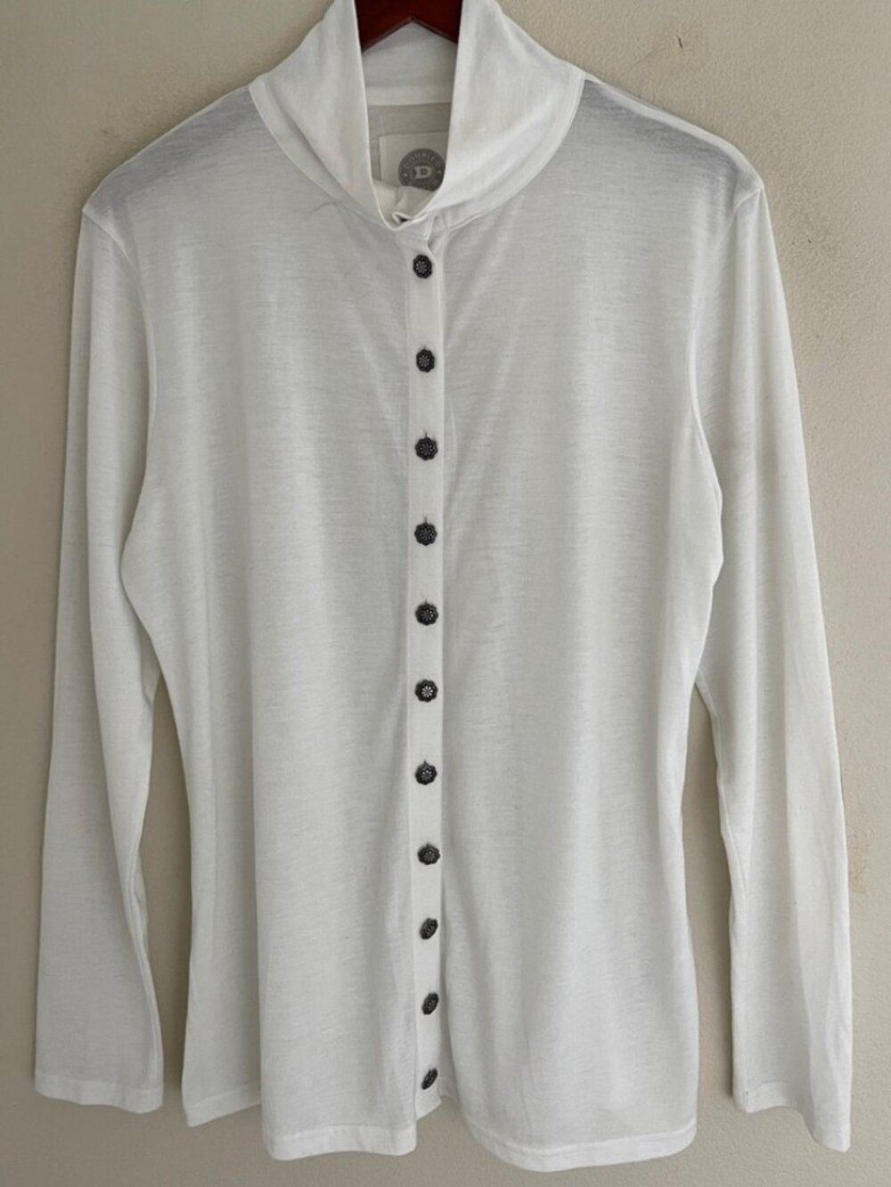 DOUBLE D RANCH White Long Sleeve Top with Concho Buttons; NWOT; Large: P2P: 23"